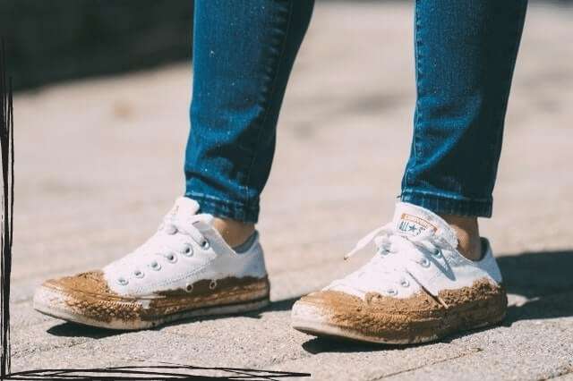 how to clean canvas shoes